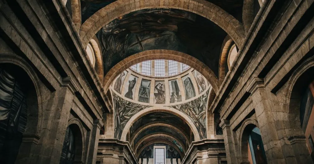 Edificio de arquitectura clásica con columnas