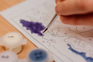 Pintar por números, una afición popular entre adultos