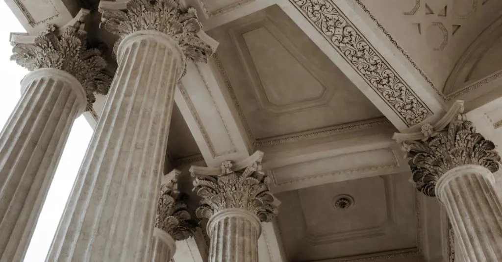 Fachada clásica con columnas simétricas